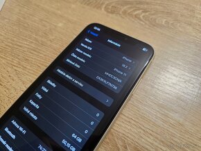 Iphone 11 64gb ma len bezne znamky pouzivania na displeji je - 8