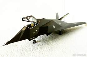 Predám F-117A Nighthawk aj podložkou, mierka 1/48 - 8