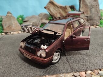 prodám model 1:18 mercedes benz E class E420 - 8