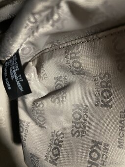 Michael Kors kožená šedá kabelka - 8