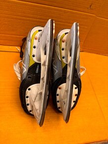 BRUSLE BAUER VAPOR HYPERLITE vel. 42/7 FIT 1 - 8