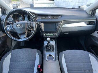 Toyota avensis combi 2018 - 8