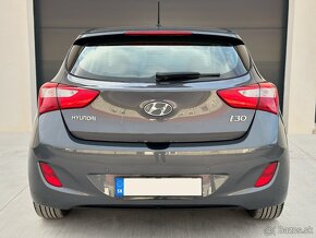 HYUNDAI I30 1.6 CRDI FAMILY / SK AUTO / 1.MAJITEĽ / NEBÚRANÉ - 8