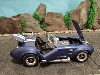 Prodám model 1:18 Shelby cobra 427 s/c - 8