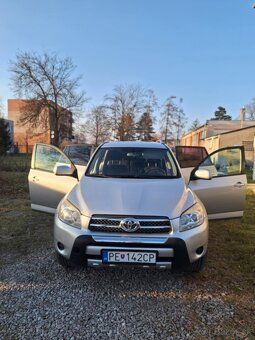 T0Y0TA RAV4 2.2D 4x4 Top stav - 8