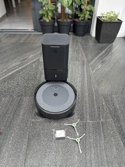 Roomba i3 - 8