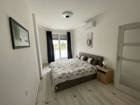 Krásny zariadený klimatizovaný 2 izbový byt 65m2 1/1 Galanta - 8