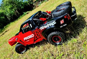 Traxxas UDR 1:8 4x4 6S - 8