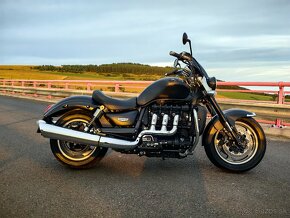 TRIUMPH ROCKET III -MATT PHANTOM BLACK-SLOVENSKA-1 MAJITEL - 8