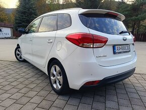 Kia Carens - 8