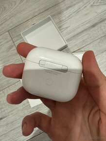 Apple AirPods (3. generácie) s Lightning nabíjacím puzdrom - 8