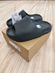 Adidas Yeezy Slide Dark Onyx veľ.37 - 8