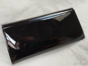 Dámska čierna lesklá peňaženka - 8