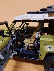 Lego Technic 42110 - Land Rover Defender - 8