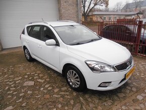 Kia Cee´d 1.6 CRDi VGT EX - 8