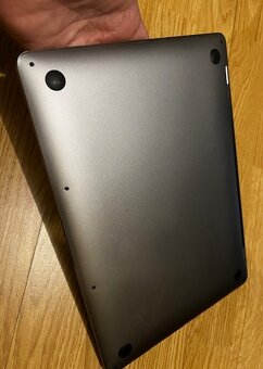 MacBook Pro (13-palcový, M2, 2022) - 8