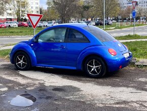 Volkswagen New Beetle - 8