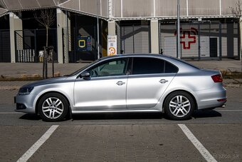 Volkswagen Jetta 2.0 TDI Highline - 8