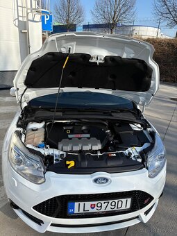 Ford Focus 2,0 ST - 8