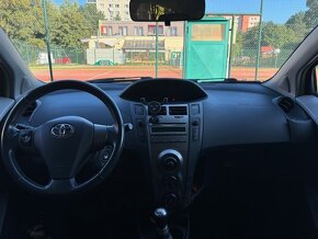 Toyota Yaris 1,0 VVTI r.v. 2010 - 8