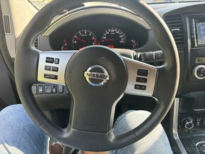 Nissan Pathfinder 3,0D   V6 - 8