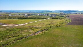 Ponúkam na predaj rovinaté pozemky v obci Mlynica. - 8