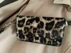 Taštička na mobil DKNY vzor LEOPARD - 8