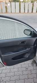 Predam hyundai i30 cw 1.6 crdi 2010 - 8