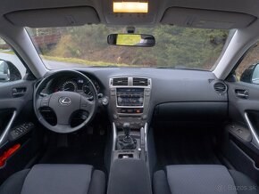 Lexus IS220d - 8