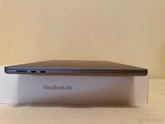 MacBook Air 15 8/256GB grey 100% stav - 8