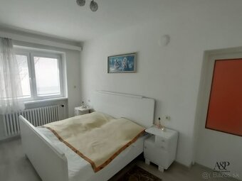 NA PREDAJ 4 IZBOVÝ RODINNÝ DOM S GARÁŽOU, POZEMOK 800 M2, KU - 8