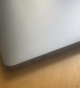 MacBook Pro 15'' i7 2018 16/256 GB TouchBar - 8