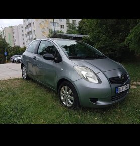 Toyota Yaris 1.3 - 8