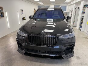 BMW X7 M50i BLACK INDIVIDUAL  možná výmena - 8