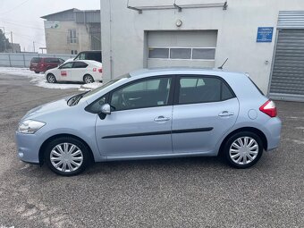 Toyota Auris 1.3 benzín 73kw 2012 - 8