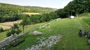 Jedinečná šanca: Exkluzívny stavebný pozemok s panoramatický - 8