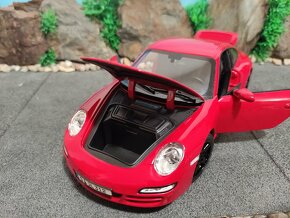 Prodám model 1:18 Porsche 911 Carrera 4s - 8