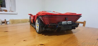 Ferarri daytona sp3, land rover defender, formula 1 mclaren - 8