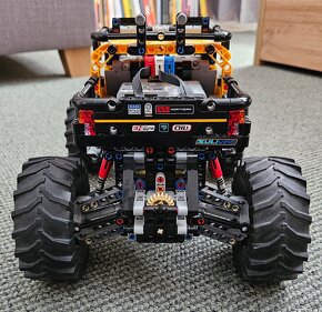 LEGO Technic X-treme Off-Roader - 8