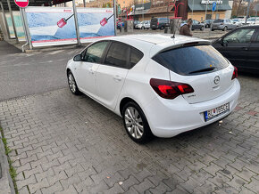 Opel Astra J 1.6 benzín 2011 - 8