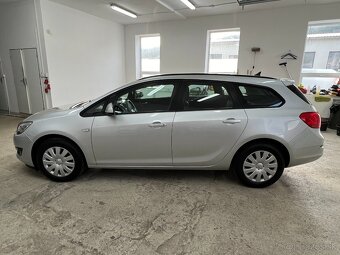 Opel Astra SPORTS TOURER 1.6CDTi NAVI TAŽNÉ ZAŘÍZENÍ - 8