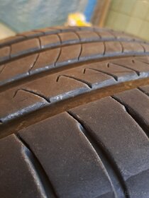 Pneu 235/45 R17 - 8