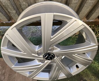 Originálne hliníkové disky VW - 5x112 r18 - 8