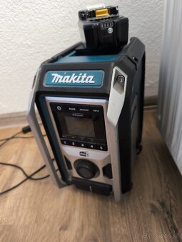 Stavebné rádio Makita DMR 115 s akumulátorom - 8