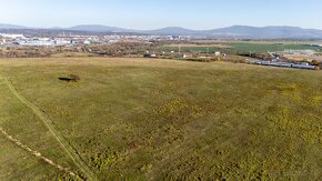 Košice, Luník - 2.611 m2 ORNÁ PÔDA s prístupom v podiele 1/1 - 8