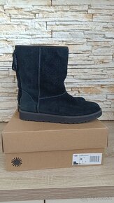 Ugg W Classic Short Logo Zip 38/39 - 8