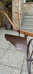 Starý drevený konský pluh - 8