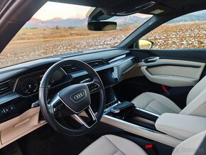 AUDI E-TRON 95 kWh 55 300kW Quattro 10/2022 odpočet DPH PANO - 8