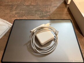 Apple MacBook Pro M2 16" - 8