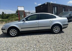 Volkswagen Passat 1,6 75kW Comfortline TAŽNÉ benzín manuál - 8